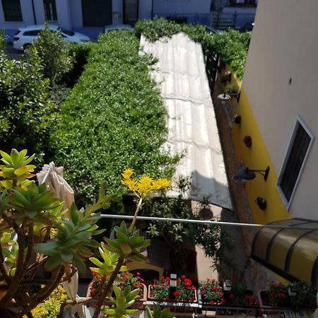 Dora Baltea Monolocale Primo Piano Mansarda Secondo Piano Verona Eksteriør bilde