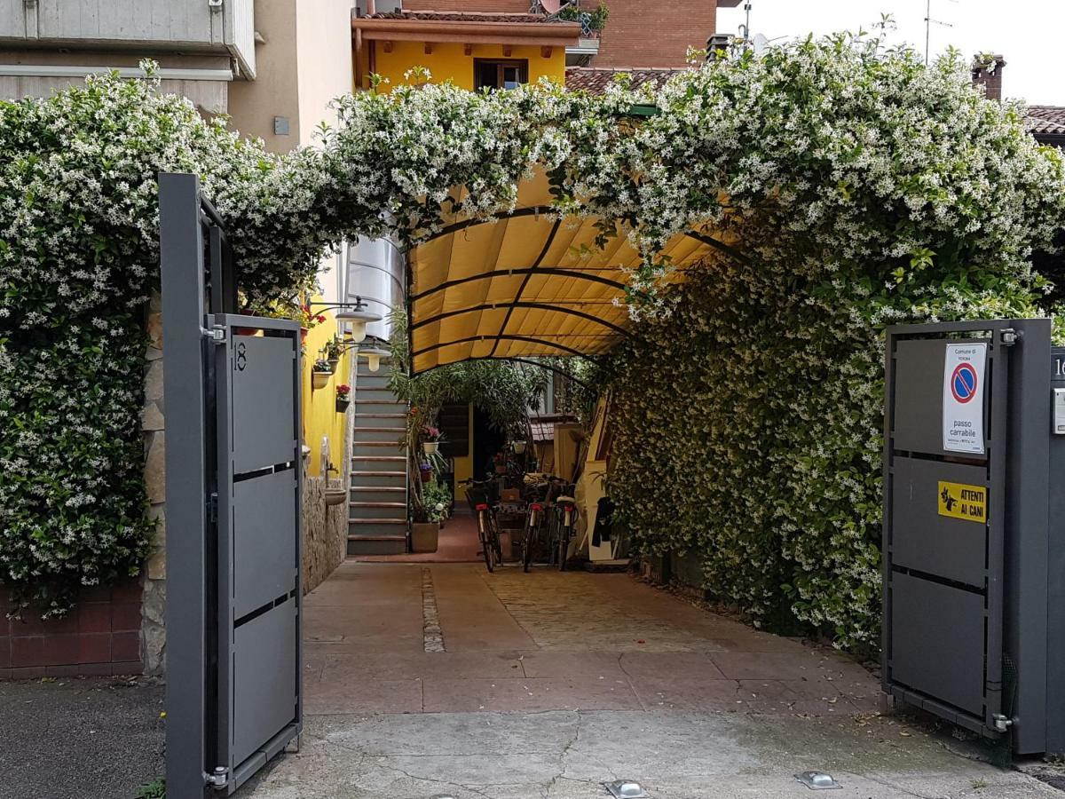 Dora Baltea Monolocale Primo Piano Mansarda Secondo Piano Verona Eksteriør bilde