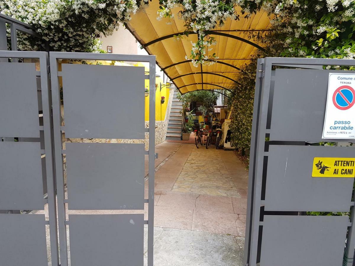 Dora Baltea Monolocale Primo Piano Mansarda Secondo Piano Verona Eksteriør bilde