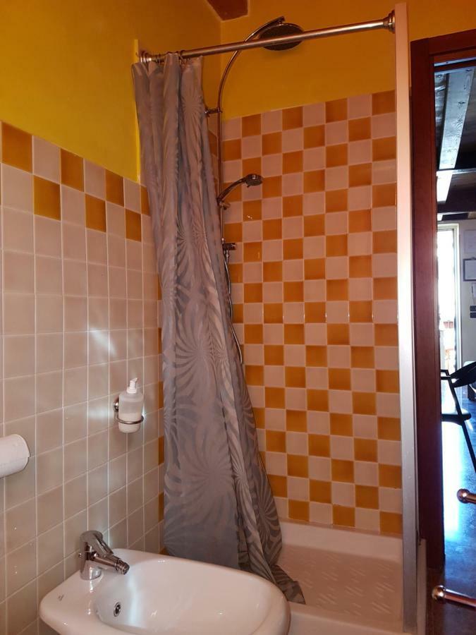 Dora Baltea Monolocale Primo Piano Mansarda Secondo Piano Verona Eksteriør bilde